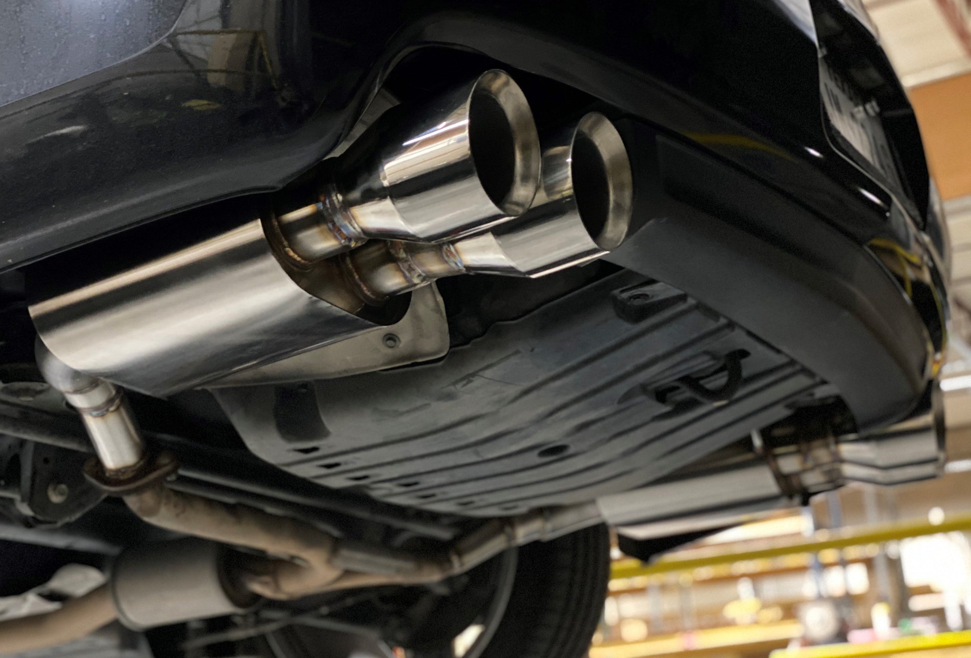 Top Speed Pro1 T304 Stainless Steel Oval Muffler – 3 Inch Inlet / Dual 3 Inch Outlet