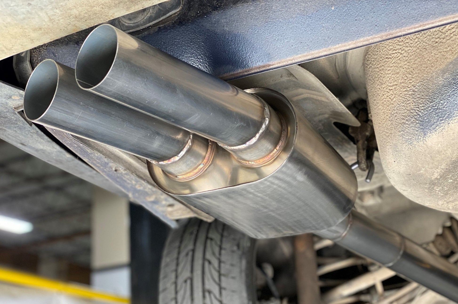 Top Speed Pro1 T304 Stainless Steel Oval Muffler – 3 Inch Inlet / Dual 3 Inch Outlet